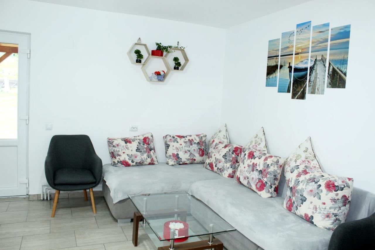 Milea'S Guesthouse برانْ المظهر الخارجي الصورة