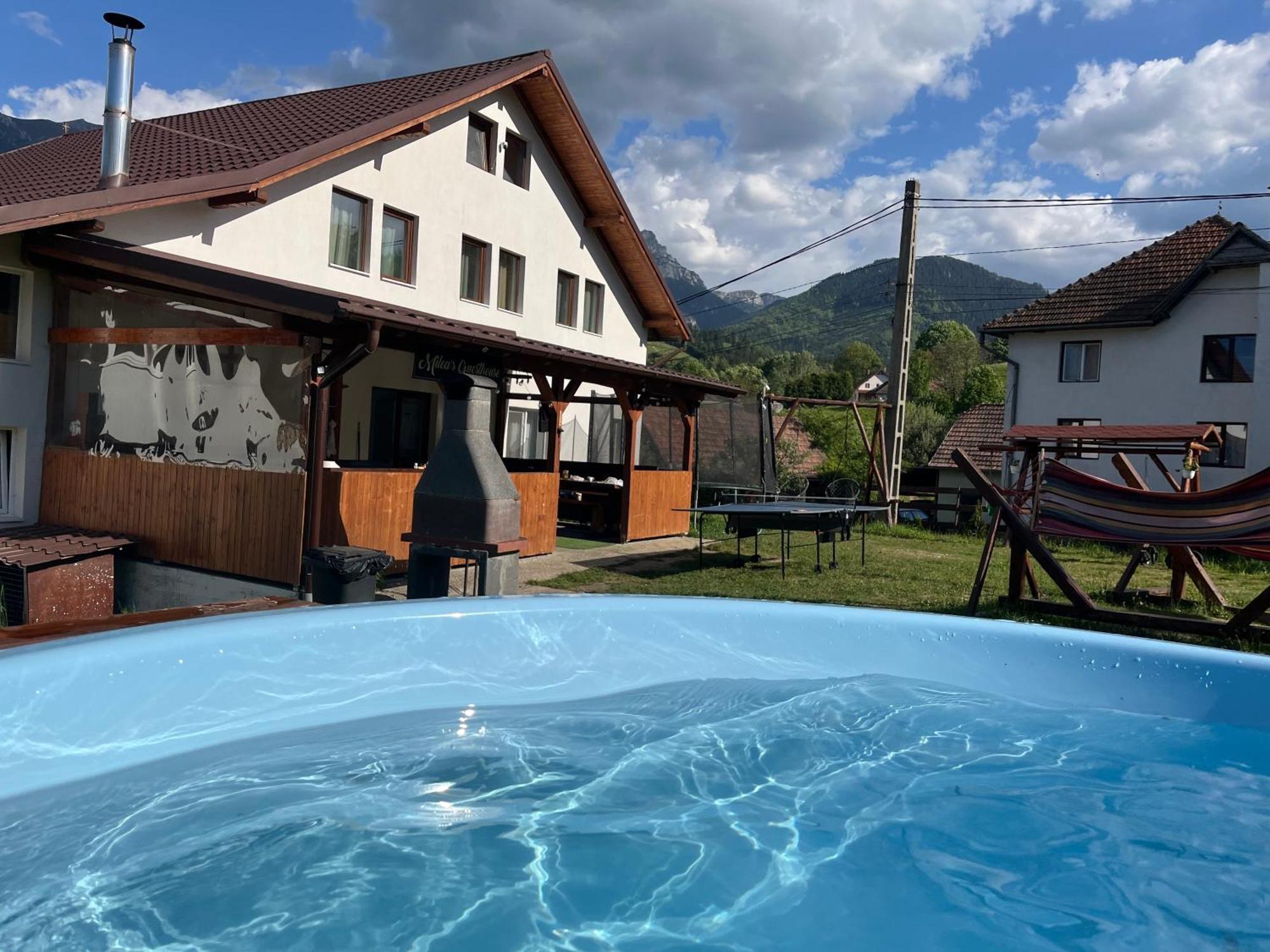 Milea'S Guesthouse برانْ المظهر الخارجي الصورة