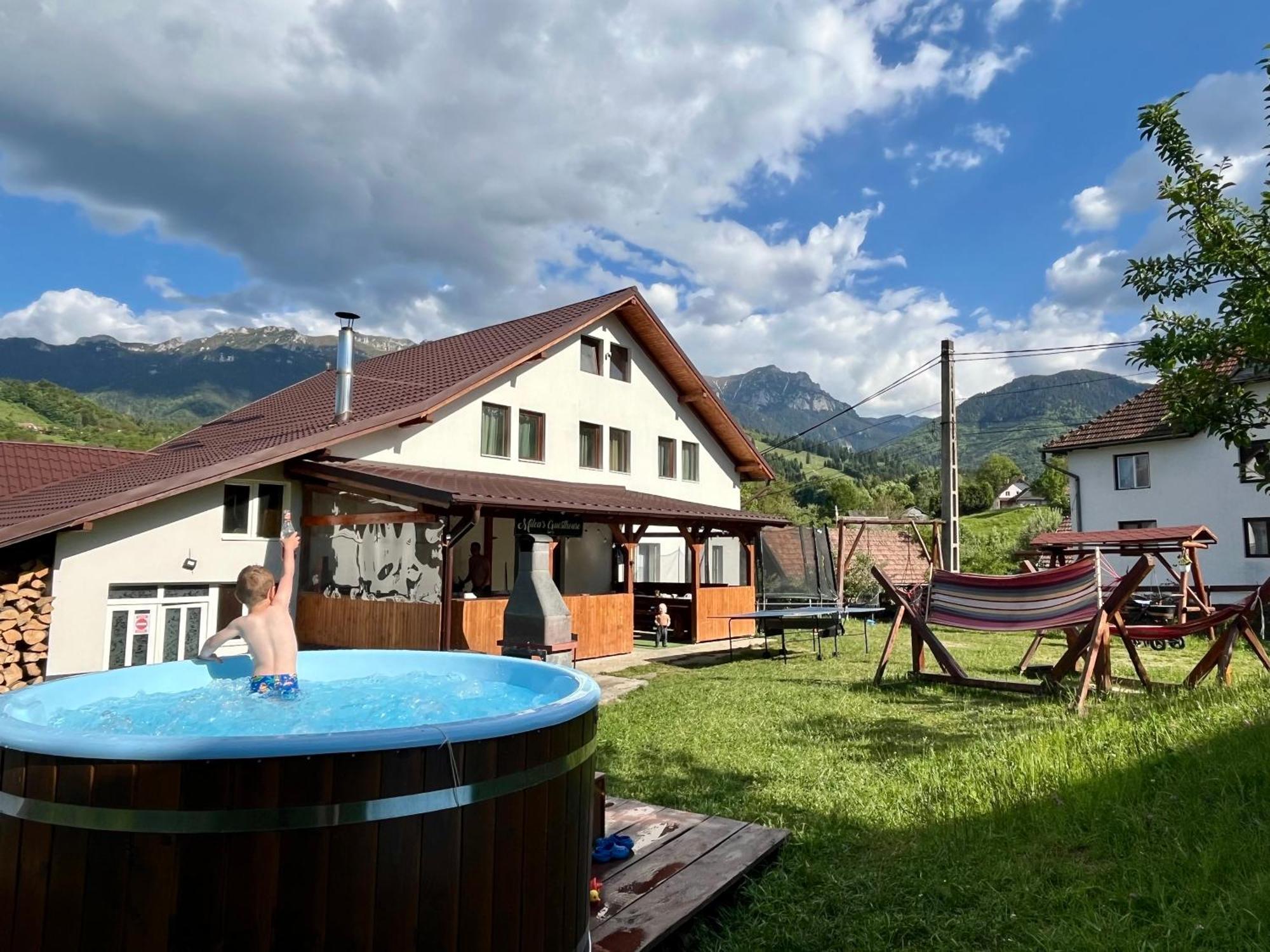 Milea'S Guesthouse برانْ المظهر الخارجي الصورة